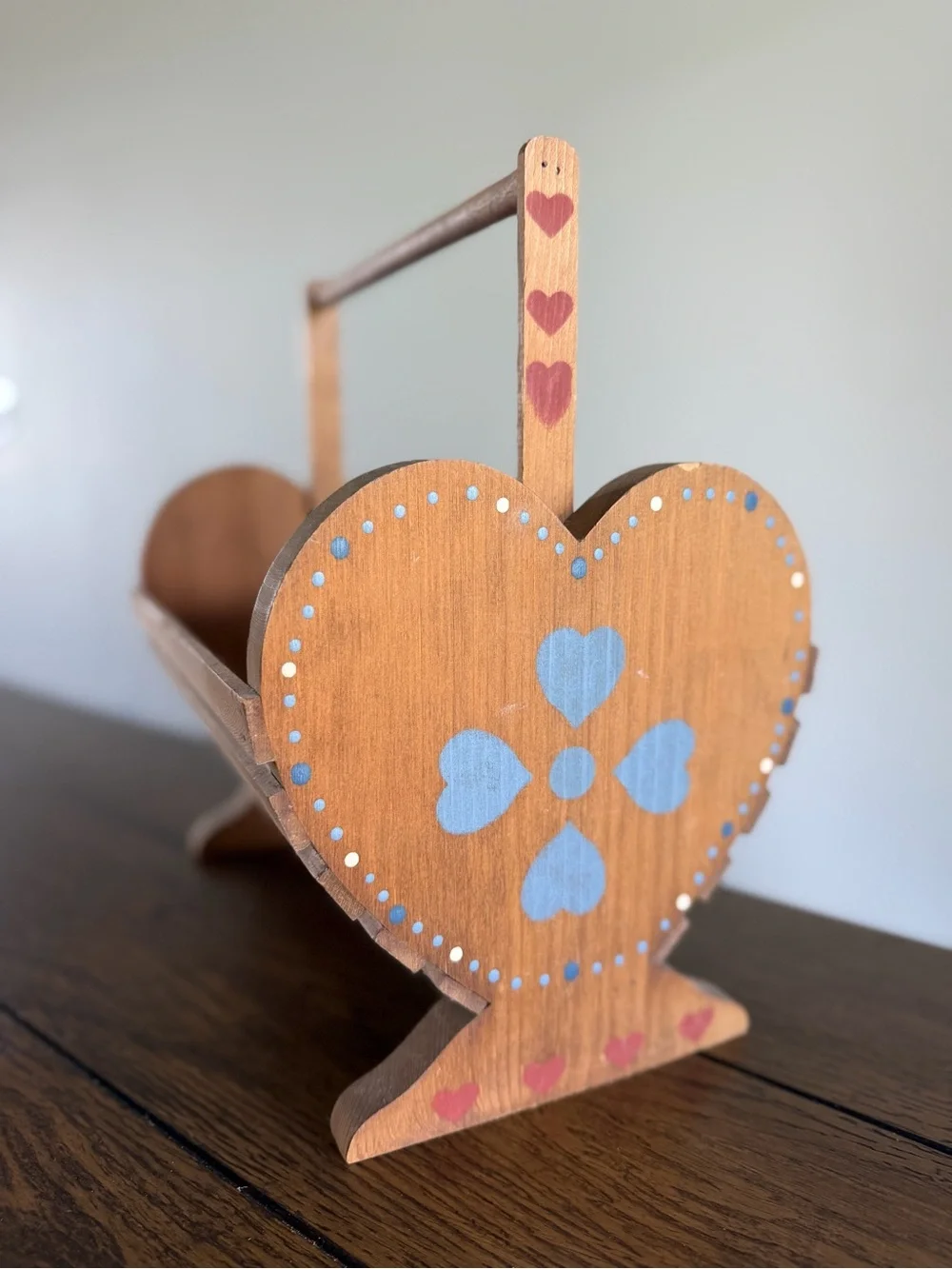 Vintage Wooden Heart Slat Basket Caddy Handle Blue Folk Art Stencil‎ Cottagecore